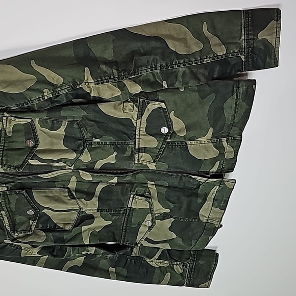 ABERCROMBIE & Fitch xs army camo zip up jacket - Picture 3 of 7